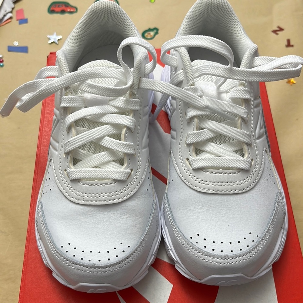 Kid’s New Balance sneakers 12.5 XW NWOT
